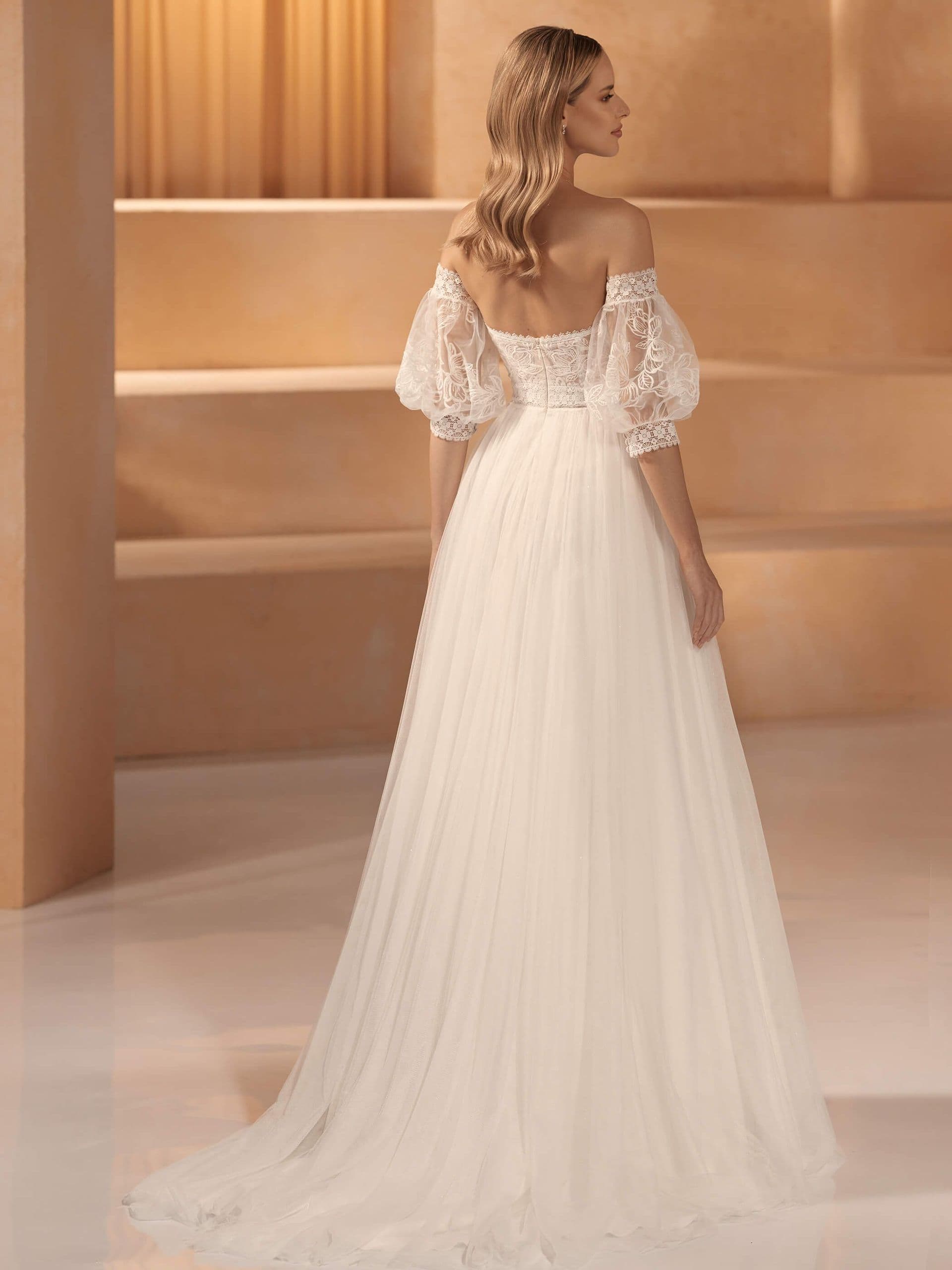14.SV.BIA POPPYVelikost : 36Barva: ivory
